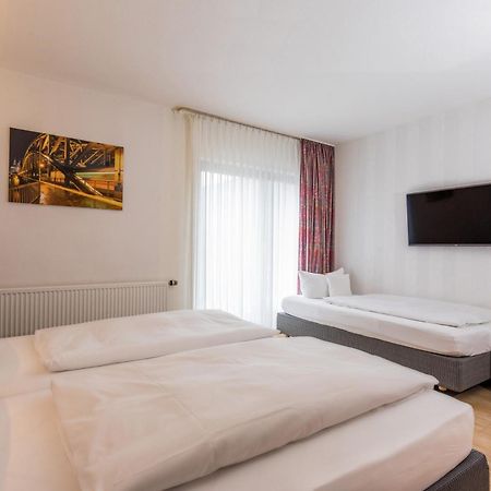 Hotel & Wirtshaus Hansen Бергиш-Гладбах Экстерьер фото