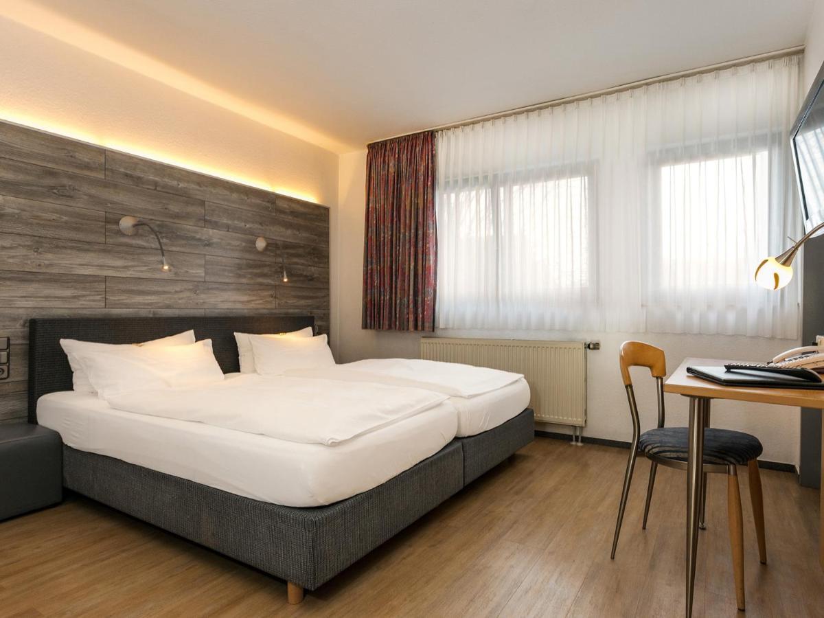 Hotel & Wirtshaus Hansen Бергиш-Гладбах Экстерьер фото