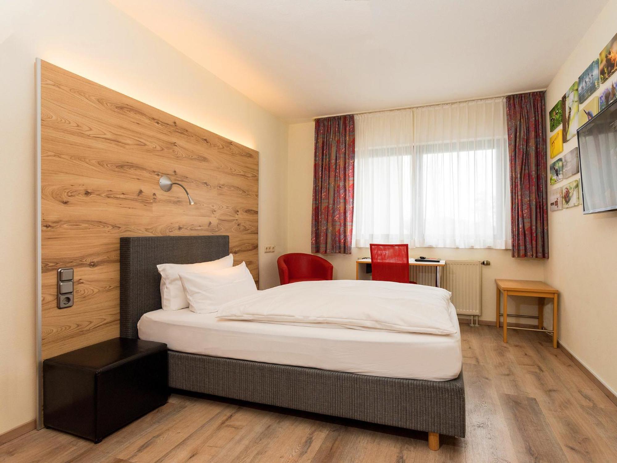 Hotel & Wirtshaus Hansen Бергиш-Гладбах Экстерьер фото