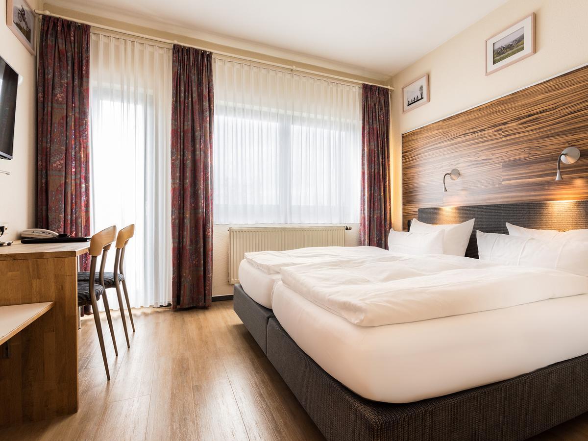 Hotel & Wirtshaus Hansen Бергиш-Гладбах Экстерьер фото